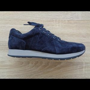 Vince Percy Suede Trainer Sneakers 8.5 US M. New